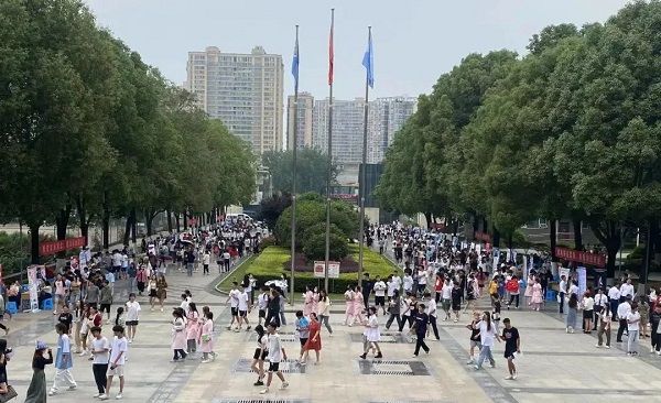 “線上+線下”促精準(zhǔn)就業(yè)，這幾場(chǎng)“百日千萬(wàn)”招聘會(huì)有成效！ 第3張