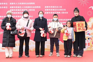 “百米小巷”人潮涌動!瑞方人力助力2025年武侯區春風行動專場招聘會“開門紅” 第13張 “百米小巷”人潮涌動!瑞方人力助力2025年武侯區春風行動專場招聘會“開門紅” 第13張