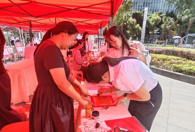 “家門(mén)口”的一站式服務(wù)!瑞方人力助力打造火車(chē)南站街道錦官新城社區(qū)特色就業(yè)IP 第5張 “家門(mén)口”的一站式服務(wù)!瑞方人力助力打造火車(chē)南站街道錦官新城社區(qū)特色就業(yè)IP 第5張