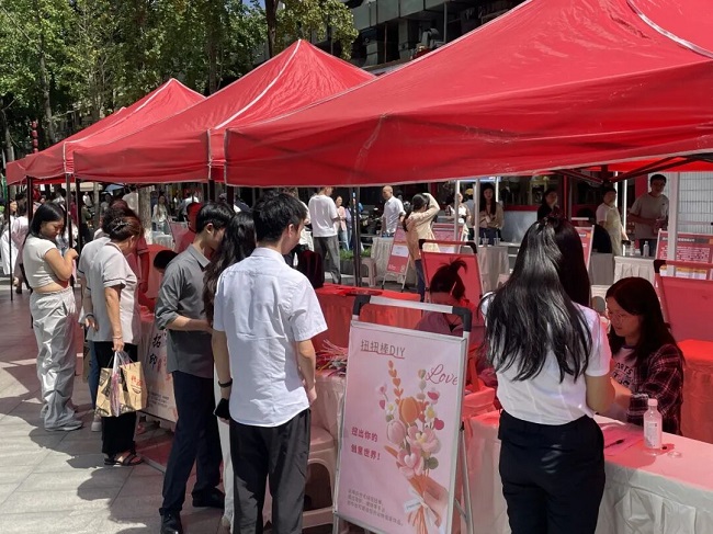 “家門(mén)口”的一站式服務(wù)!瑞方人力助力打造火車(chē)南站街道錦官新城社區(qū)特色就業(yè)IP 第4張 “家門(mén)口”的一站式服務(wù)!瑞方人力助力打造火車(chē)南站街道錦官新城社區(qū)特色就業(yè)IP 第4張