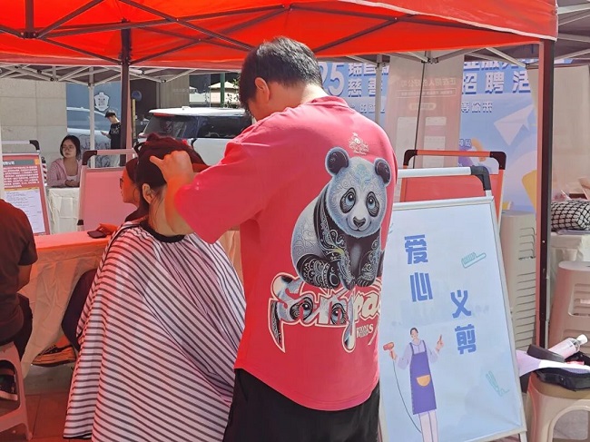 “家門(mén)口”的一站式服務(wù)!瑞方人力助力打造火車(chē)南站街道錦官新城社區(qū)特色就業(yè)IP 第6張 “家門(mén)口”的一站式服務(wù)!瑞方人力助力打造火車(chē)南站街道錦官新城社區(qū)特色就業(yè)IP 第6張